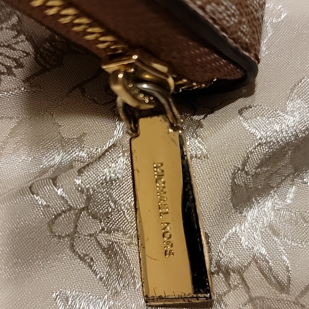 Michael Kors Jet set zip around card case in signature - Picture 2 of 4